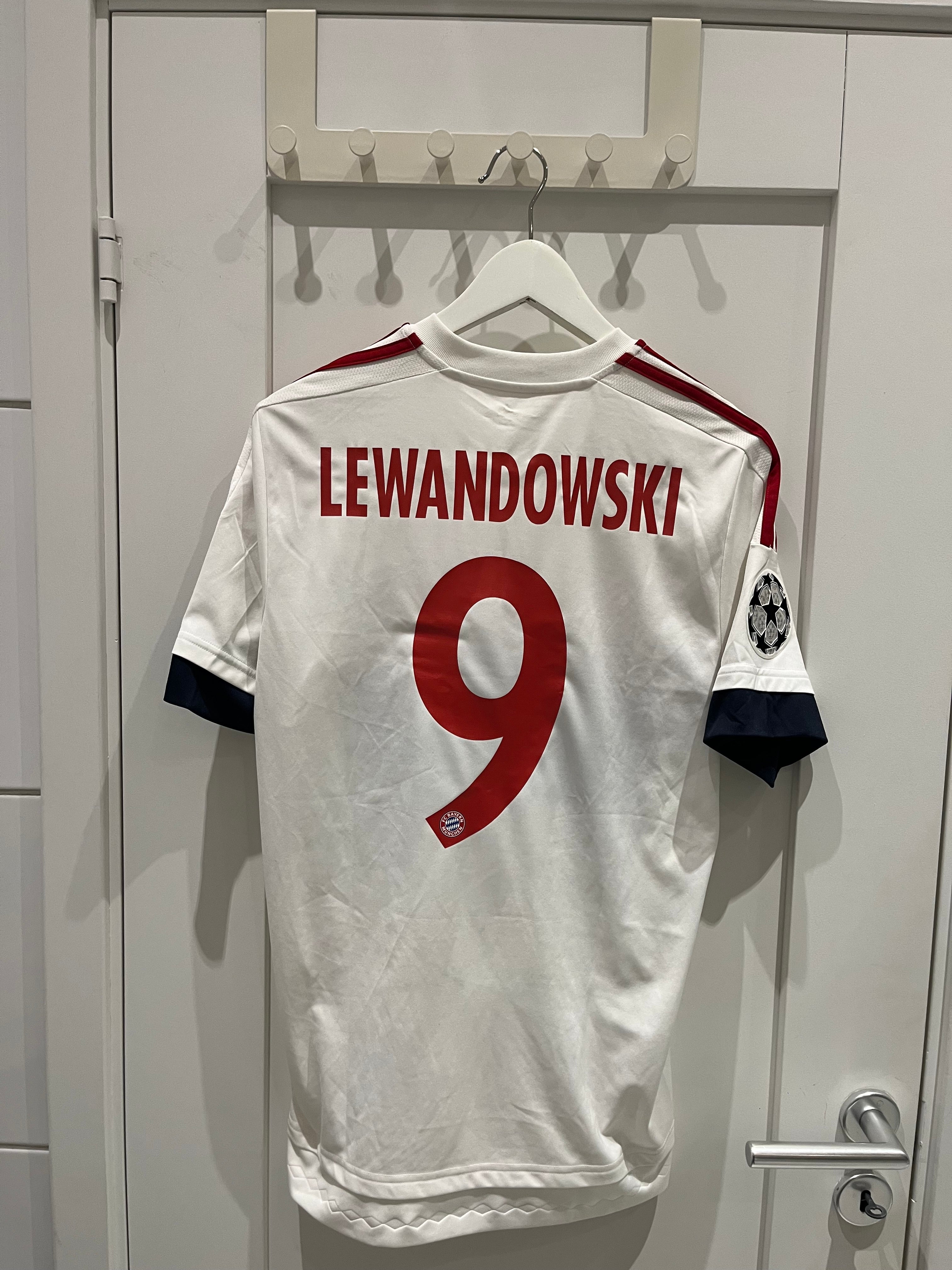 Bayern München away 2015/2016 #9 Lewandowski (M) 8/10