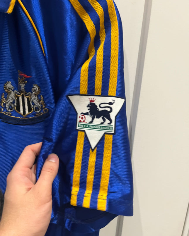 Newcastle away 1998/1999 #9 Shearer (M) 8/10