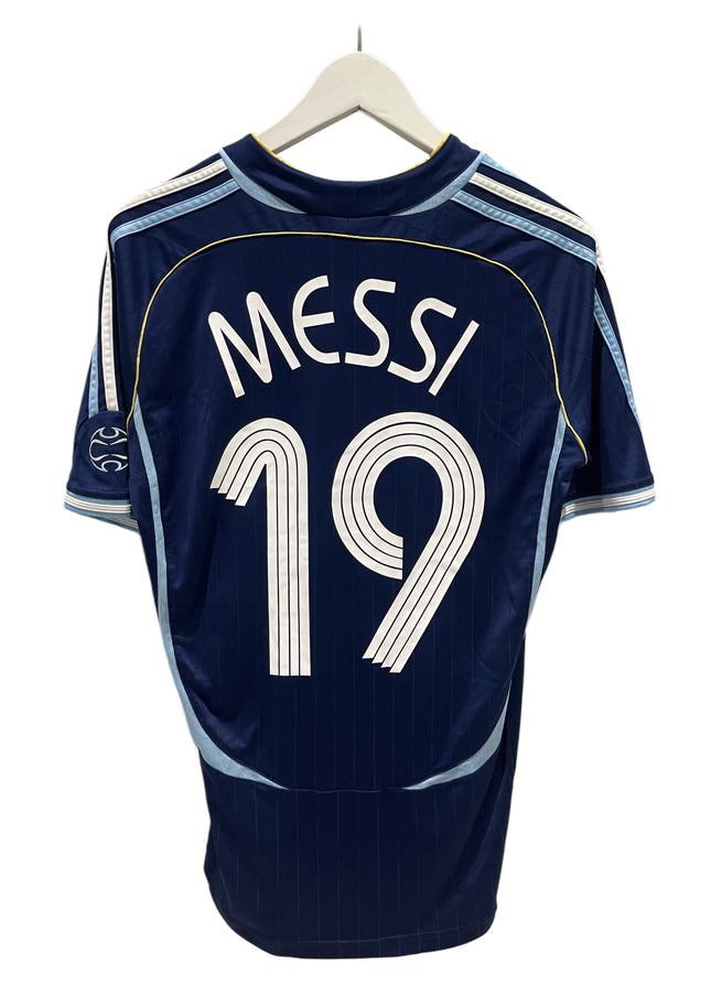 Argentina away 2006/2007 #19 Messi (M) 8/10