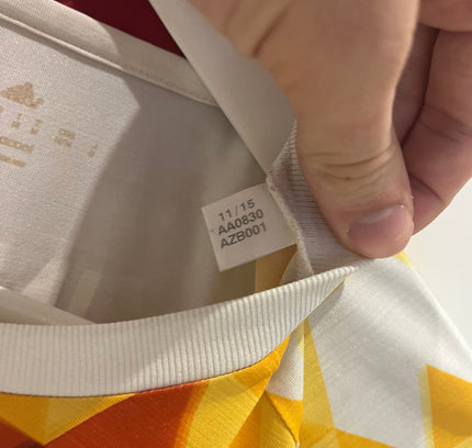 Spain away 2016/2017 #6 Iniesta (M) 8/10