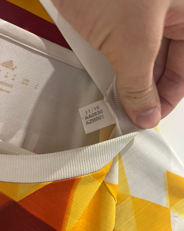 Spain away 2016/2017 #6 Iniesta (M) 8/10