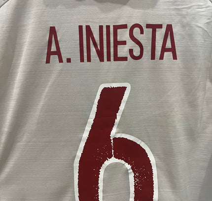 Spain away 2016/2017 #6 Iniesta (M) 8/10