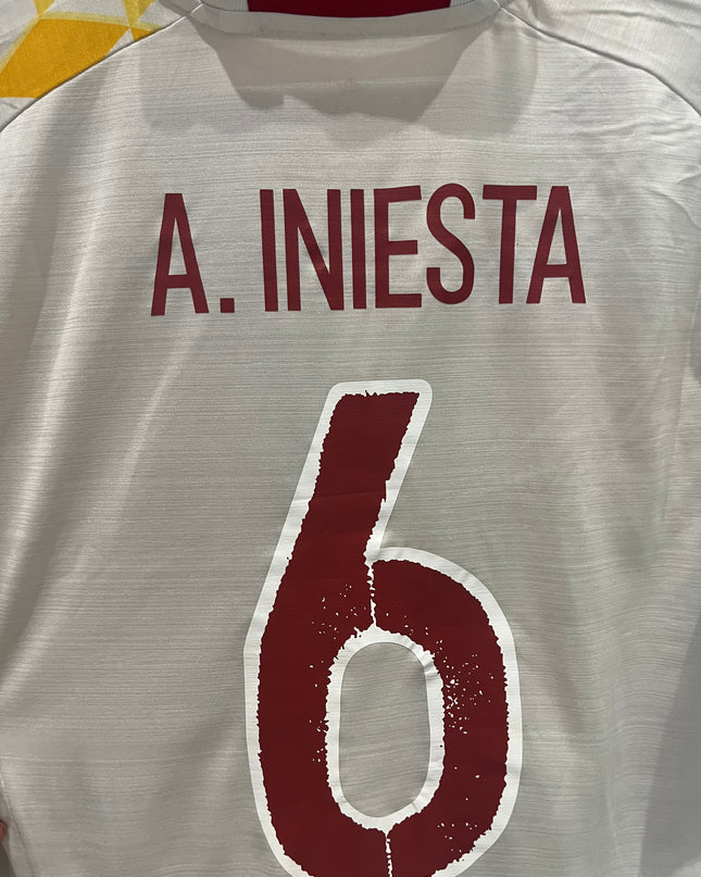 Spain away 2016/2017 #6 Iniesta (M) 8/10
