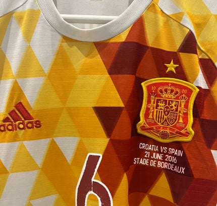 Spain away 2016/2017 #6 Iniesta (M) 8/10