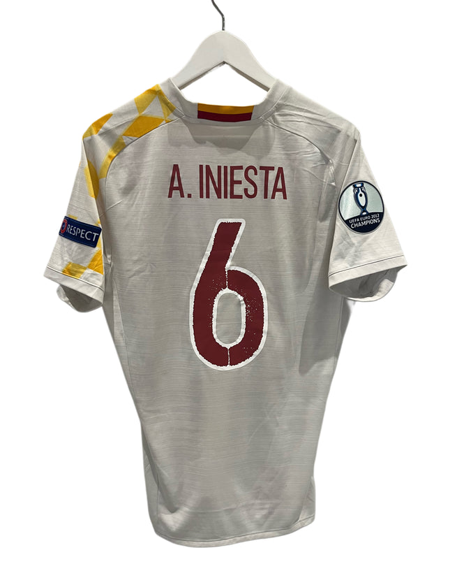 Spain away 2016/2017 #6 Iniesta (M) 8/10