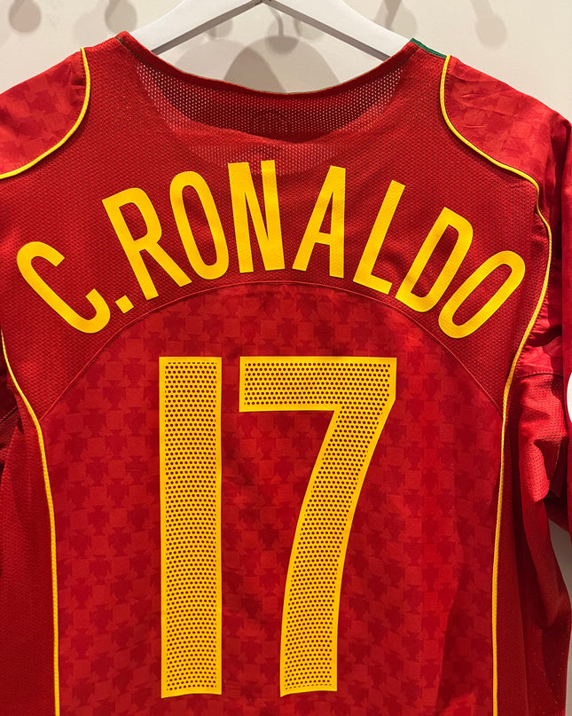 Portugal home 2004/2006 #17 C. Ronaldo (M) 8/10