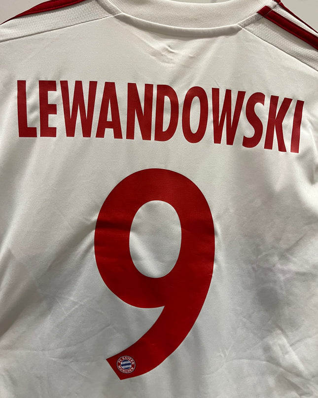 Bayern München away 2015/2016 #9 Lewandowski (M) 8/10